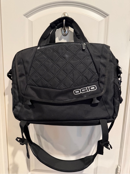 OGIO Other - OGIO Black Quilted Front Laptop Messenger